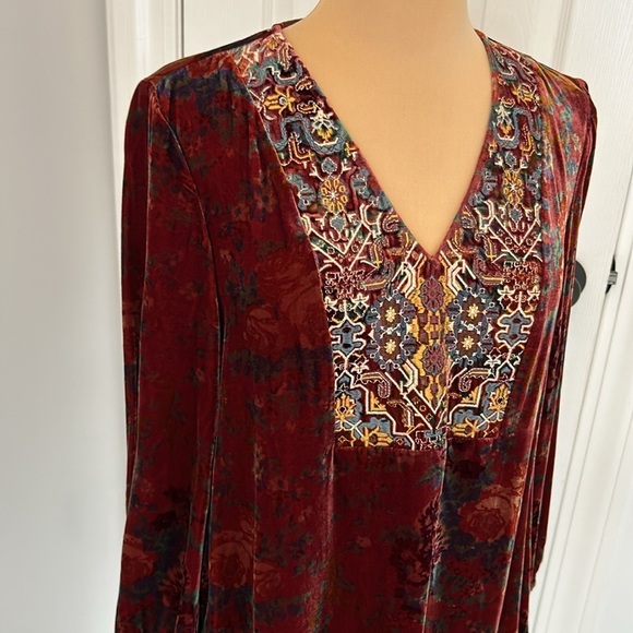 Sundance Velvet Floral Embroidered V Neck Top - Picture 5 of 9